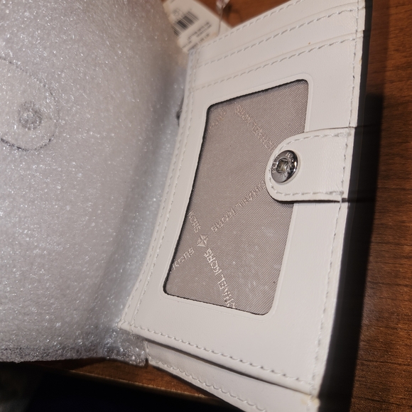 Michael Kors White Wallet - Picture 4 of 5